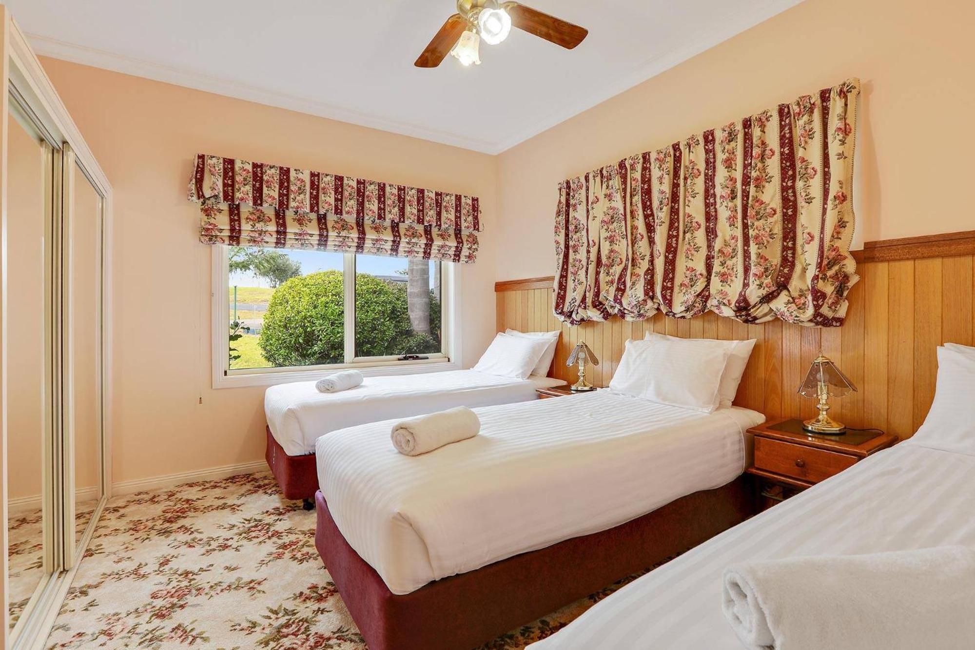Robyn'S Nest Lakeside Resort Merimbula Extérieur photo